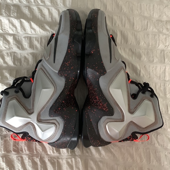 Lebron James space Jam limited edition collectable runners like new size 9.5 - Picture 7 of 14